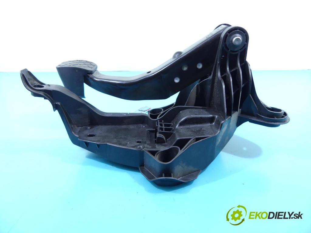 Skoda Fabia III 2014- 1.0 TSI 110 HP manual 81 kW 999 cm3 5- pedále 6C1721058F (Pedále)