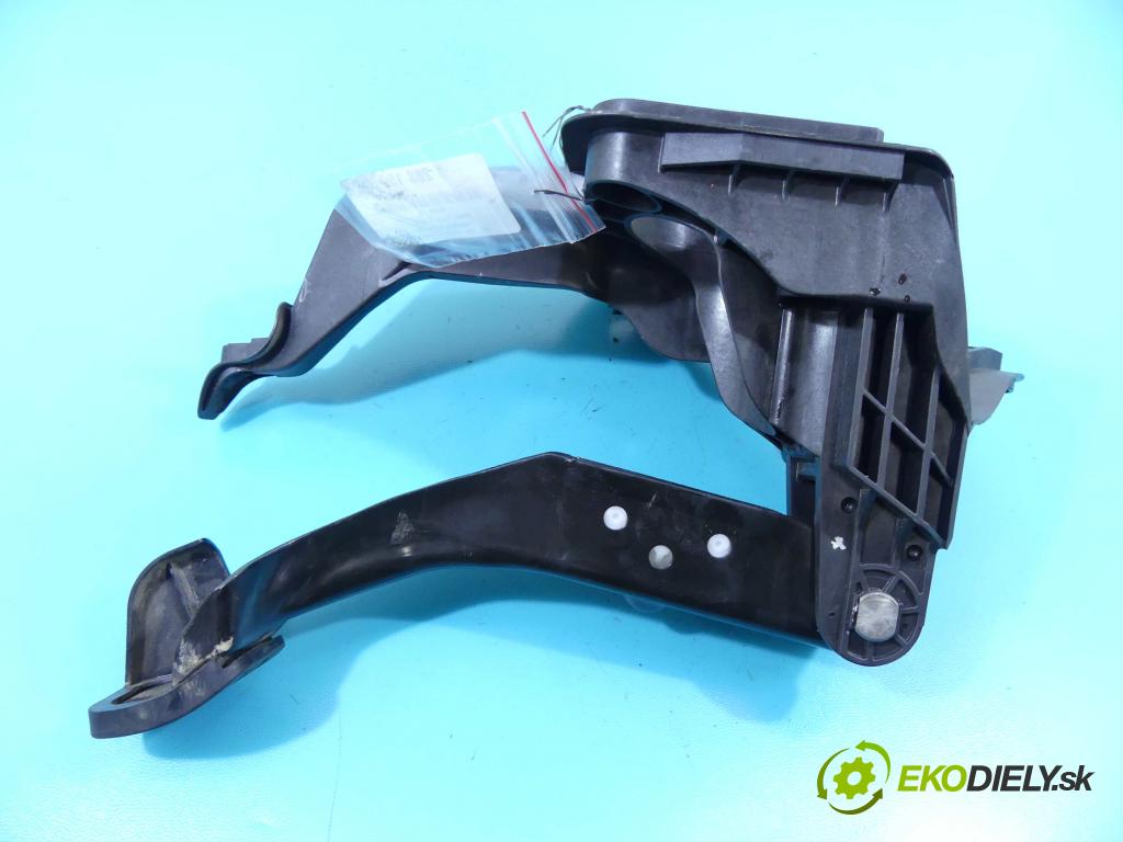 Skoda Fabia III 2014- 1.0 TSI 110 HP manual 81 kW 999 cm3 5- pedále 6C1721058F (Pedále)