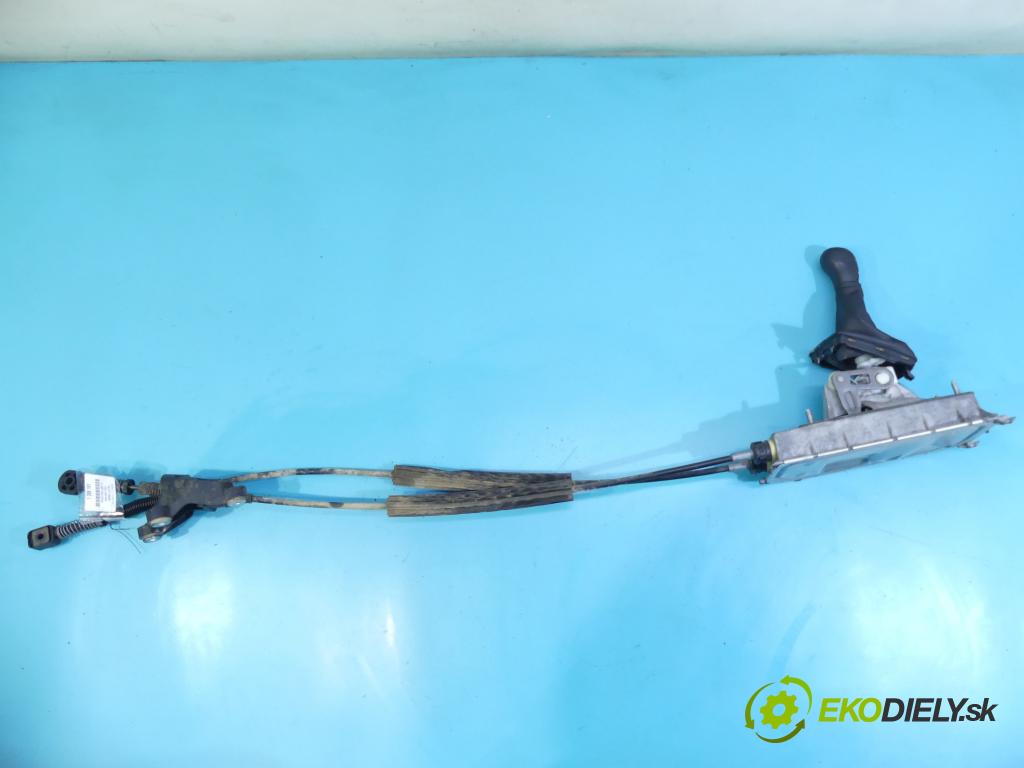 Skoda Fabia III 2014- 1.0 TSI 110 HP manual 81 kW 999 cm3 5- Páka: Změny: stupeň,rýchlosť 6Q0711061E (Rýchlostné páky / kulisy)