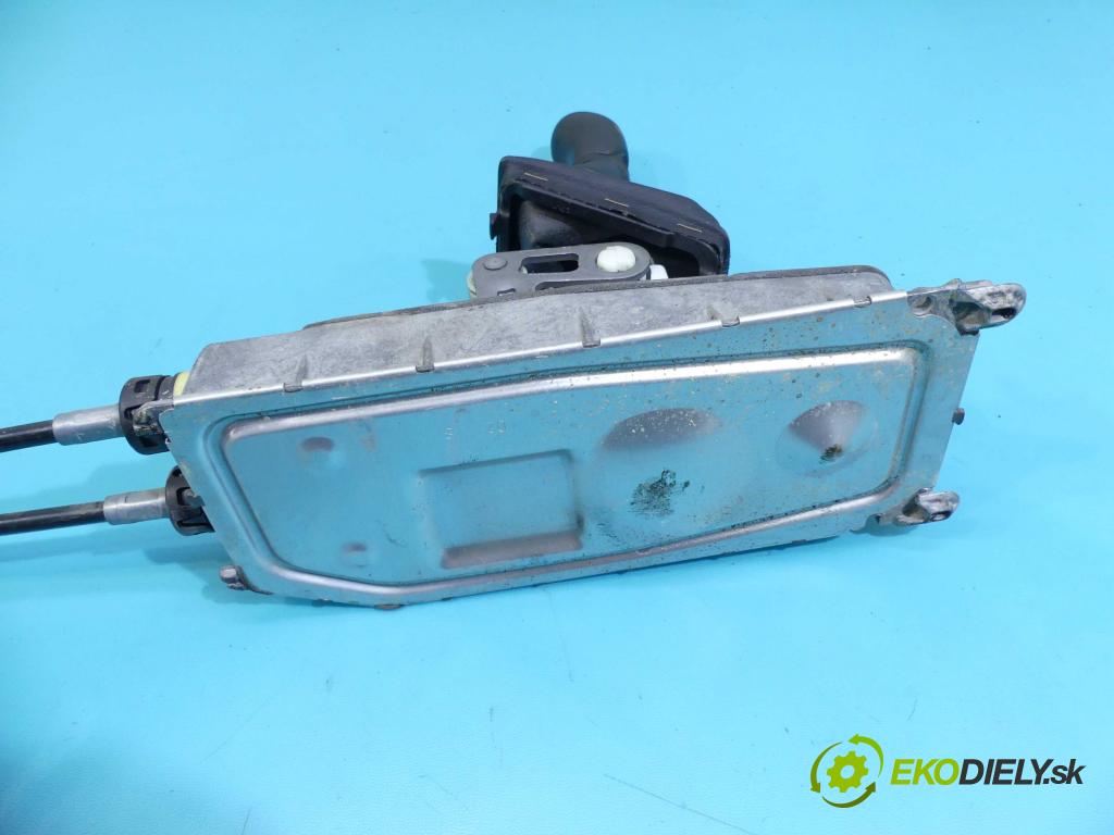 Skoda Fabia III 2014- 1.0 TSI 110 HP manual 81 kW 999 cm3 5- Páka: Změny: stupeň,rýchlosť 6Q0711061E (Rýchlostné páky / kulisy)