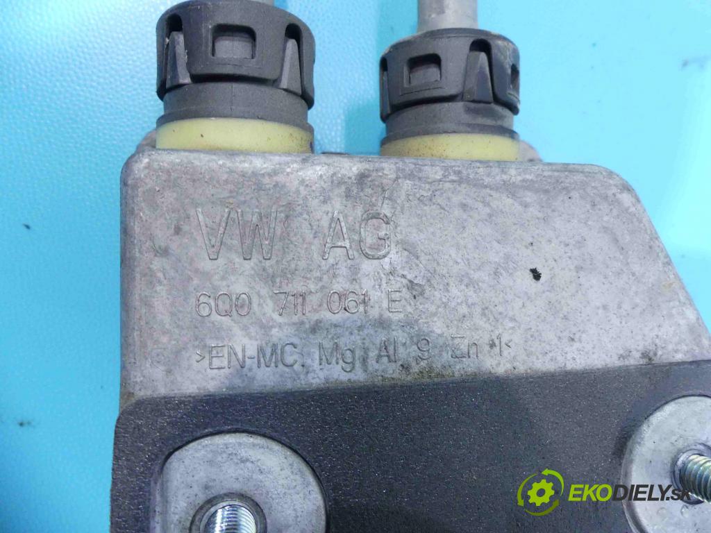 Skoda Fabia III 2014- 1.0 TSI 110 HP manual 81 kW 999 cm3 5- Páka: Změny: stupeň,rýchlosť 6Q0711061E (Rýchlostné páky / kulisy)