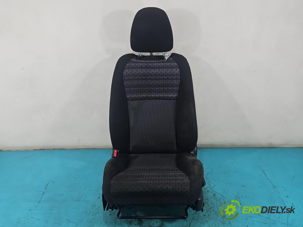 Toyota Yaris III 2011-2020 1.0 vvti 69KM manual 51 kW 998 cm3 5- Sedačka ľavý  (Sedadlo)