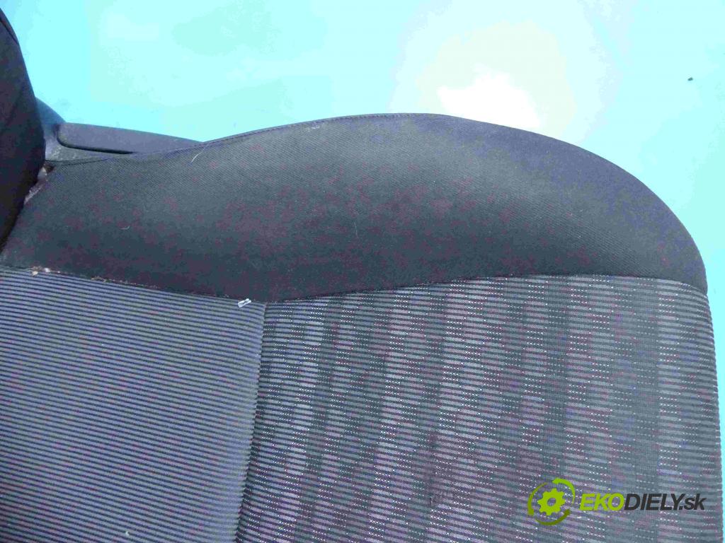 Toyota Yaris III 2011-2020 1.0 vvti 69KM manual 51 kW 998 cm3 5- Sedačka pravý  (Sedačky, sedadlá)