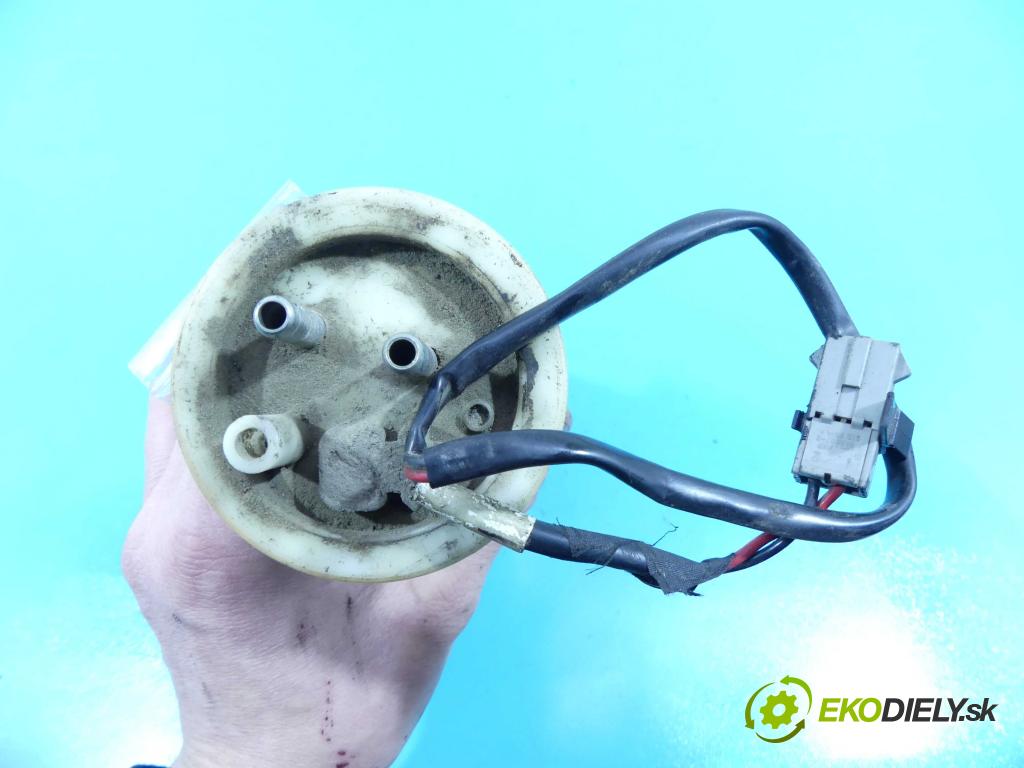 Volvo 850 2.4 140 HP manual 103 kW 2435 cm3 5- čerpadlo palivo