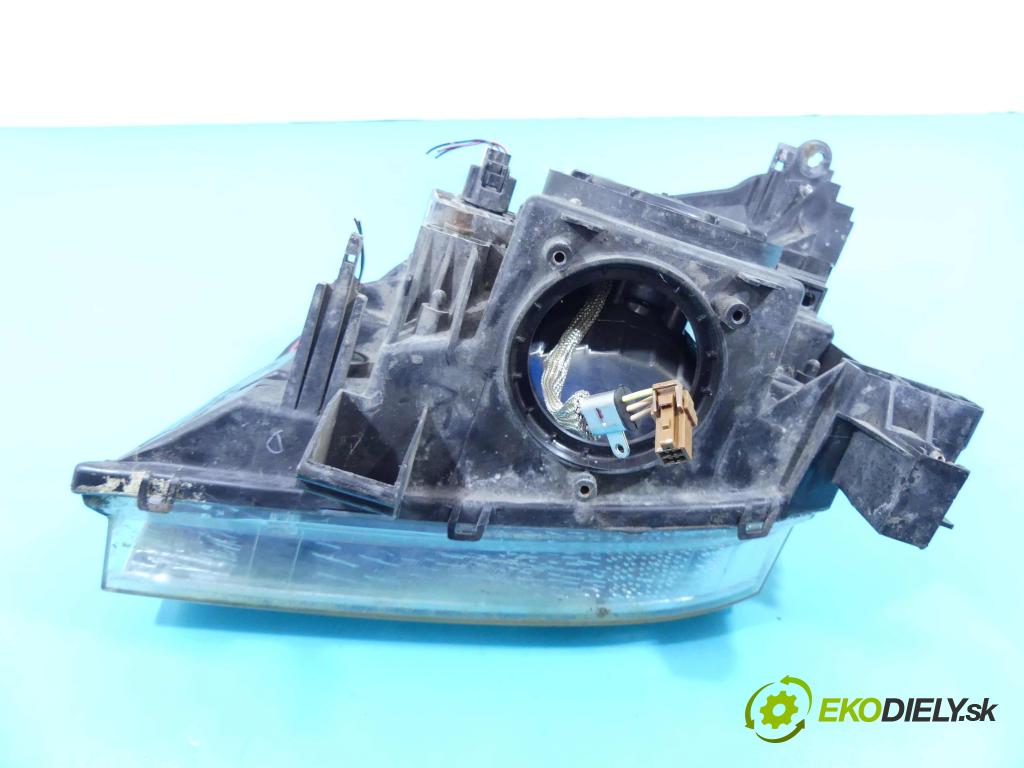 Nissan X-trail I T30 2001-2007 2.2 dci 136 HP manual 100 kW 2184 cm3 5- Reflektor: pravý  (Pravé)