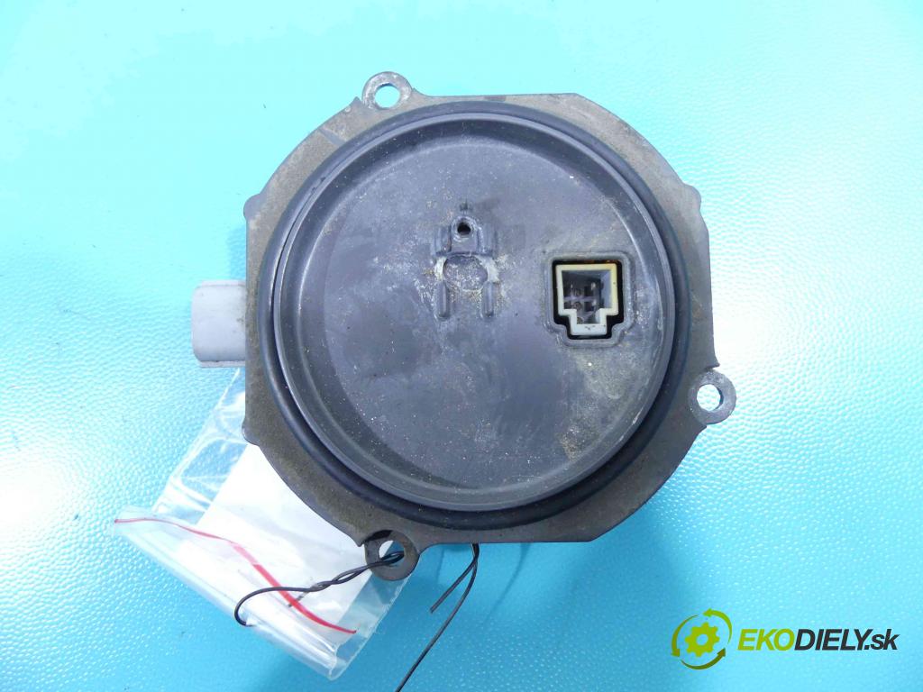 Nissan X-trail I T30 2001-2007 2.2 dci 136 HP manual 100 kW 2184 cm3 5- střídač: xenon NZMNS111LBNA (Riadiace jednotky xenónu)