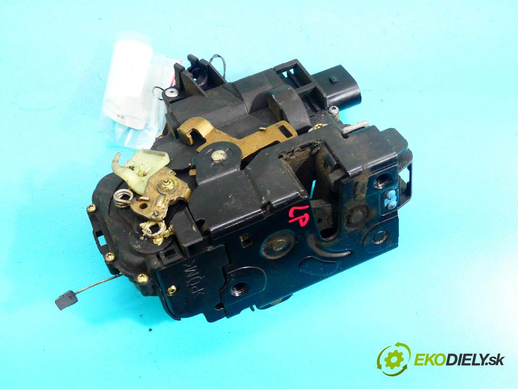 Vw Bora 1.6 16v 105 hp manual 77 kW 1595 cm3 4- zámek přední levý C6X1837013H