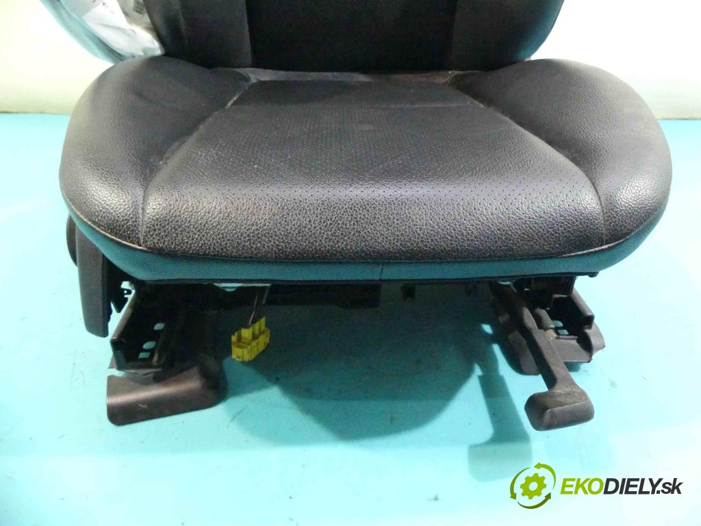 Mercedes GLK X204 2008-2015 2,2.0 cdi 170 HP automatic 125 kW 2143 cm3 5- Sedačka pravý  (Sedačky, sedadlá)