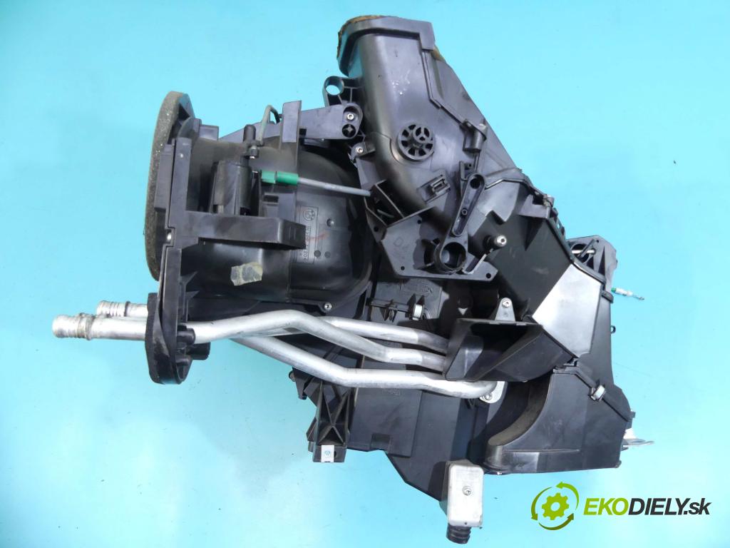 Land rover Range Rover III L322 2001-2012 3.6 TD V8 272 hp automatic 200 kW 3628 cm3 5- radiátor 992782V (Radiátory topení)