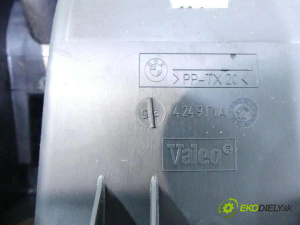 Land rover Range Rover III L322 2001-2012 3.6 TD V8 272 hp automatic 200 kW 3628 cm3 5- radiátor 992782V (Radiátory topení)