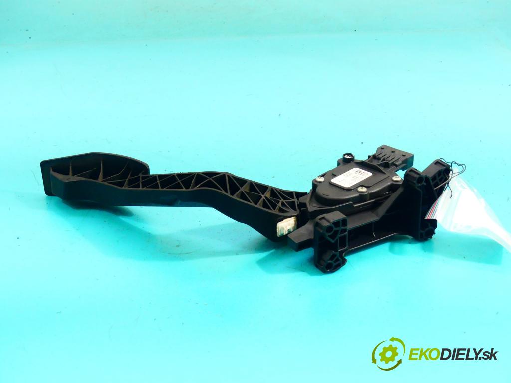 Jeep Renegade 2014- 1.4 T 140 HP manual 103 kW 1368 cm3 5- pedále 51942423 (Pedále)