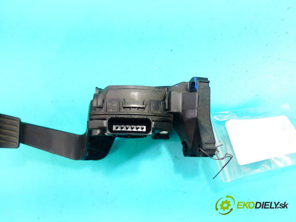 Jeep Renegade 2014- 1.4 T 140 HP manual 103 kW 1368 cm3 5- pedále 51942423 (Pedále)