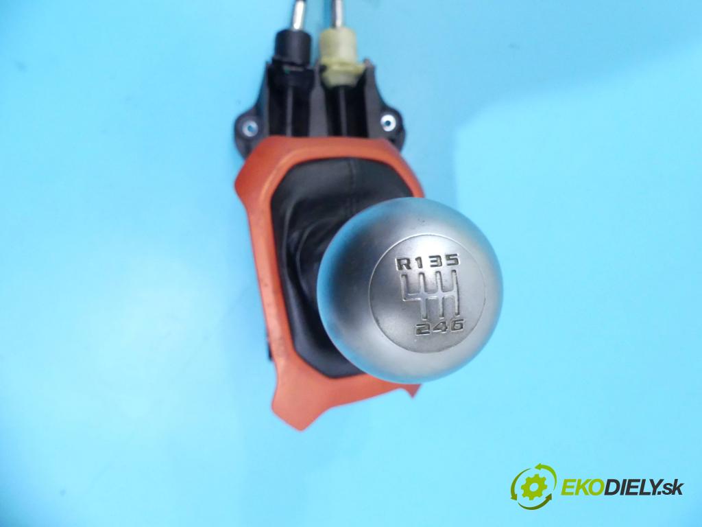 Jeep Renegade 2014- 1.4 T 140 HP manual 103 kW 1368 cm3 5- Páka: Změny: stupeň,rýchlosť 00502944640 (Rýchlostné páky / kulisy)