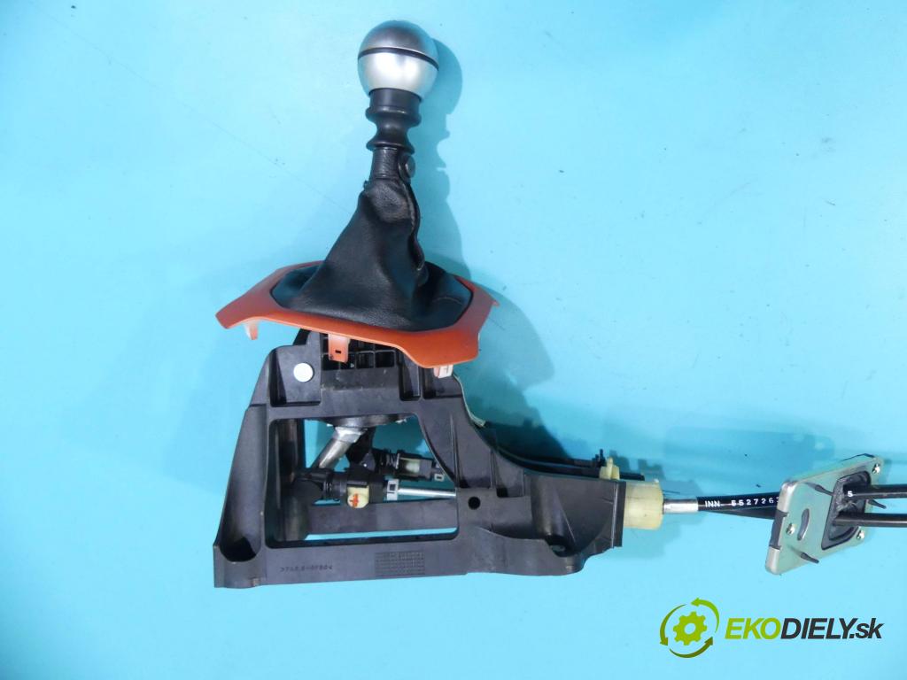 Jeep Renegade 2014- 1.4 T 140 HP manual 103 kW 1368 cm3 5- Páka: Změny: stupeň,rýchlosť 00502944640 (Rýchlostné páky / kulisy)