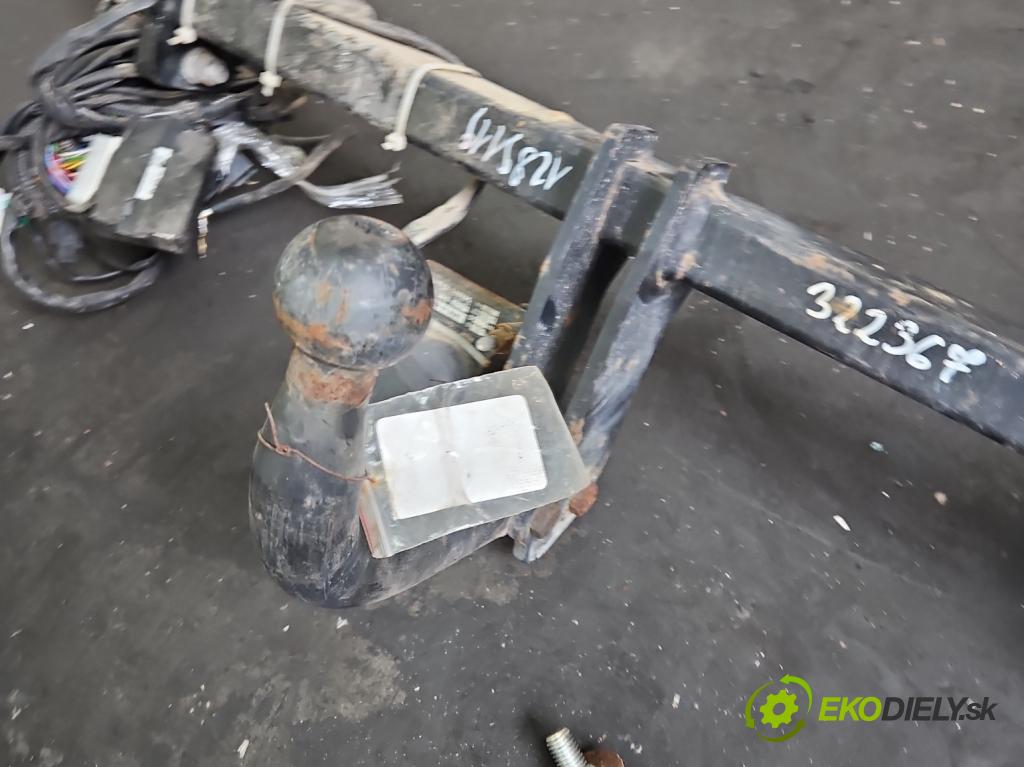 Jeep Renegade 2014- 1.4 T 140 HP manual 103 kW 1368 cm3 5- Hák: vlečení:  (Ťažné zariadenie)