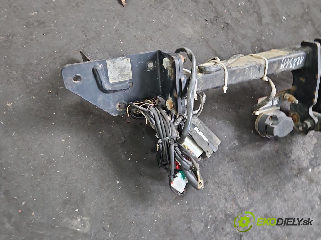 Jeep Renegade 2014- 1.4 T 140 HP manual 103 kW 1368 cm3 5- Hák: vlečení:  (Ťažné zariadenie)