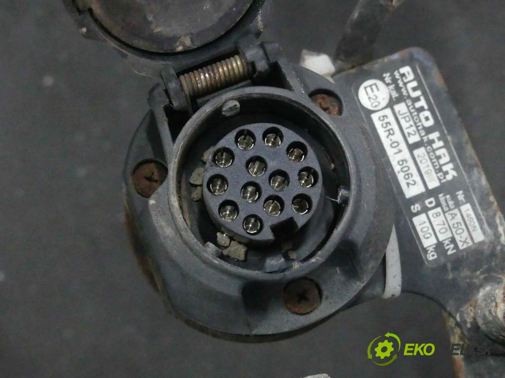 Jeep Renegade 2014- 1.4 T 140 HP manual 103 kW 1368 cm3 5- Hák: vlečení:  (Ťažné zariadenie)