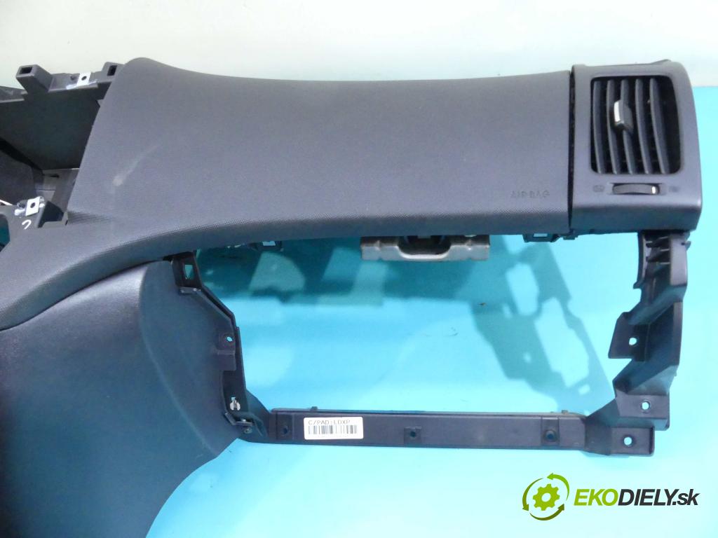 Hyundai I30 I 2007-2012 1.6 crdi 90 HP manual 66 kW 1582 cm3 5- kokpit,pristrojová doska rozdeľovacia