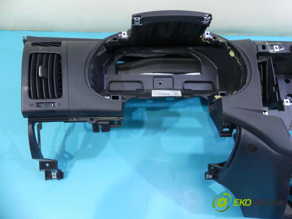 Hyundai I30 I 2007-2012 1.6 crdi 90 HP manual 66 kW 1582 cm3 5- kokpit,pristrojová doska rozdeľovacia