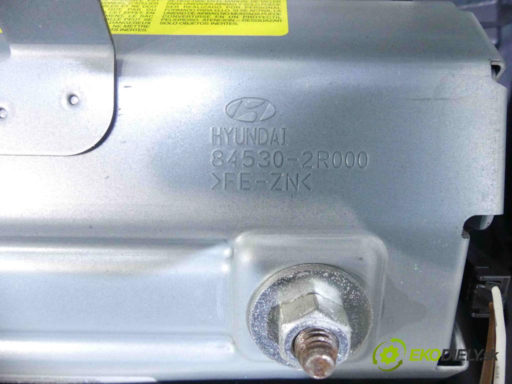 Hyundai I30 I 2007-2012 1.6 crdi 90 HP manual 66 kW 1582 cm3 5- kokpit,pristrojová doska rozdeľovacia