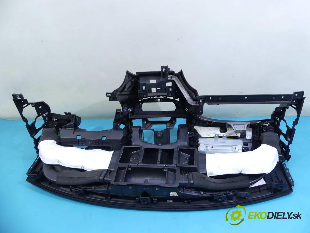 Hyundai I30 I 2007-2012 1.6 crdi 90 HP manual 66 kW 1582 cm3 5- kokpit,pristrojová doska rozdeľovacia