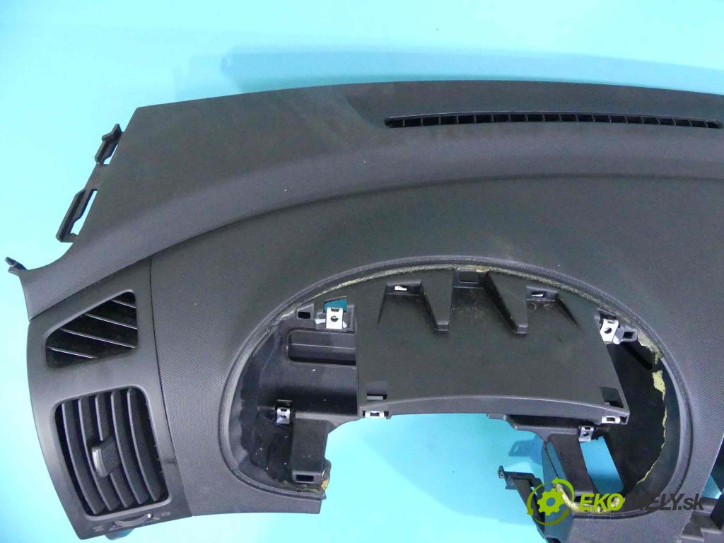 Hyundai I30 I 2007-2012 1.6 crdi 90 HP manual 66 kW 1582 cm3 5- kokpit,pristrojová doska rozdeľovacia