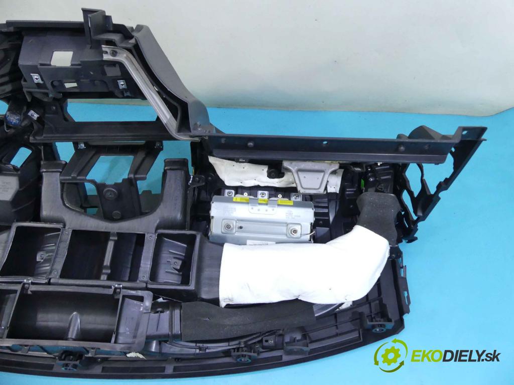Hyundai I30 I 2007-2012 1.6 crdi 90 HP manual 66 kW 1582 cm3 5- kokpit,pristrojová doska rozdeľovacia