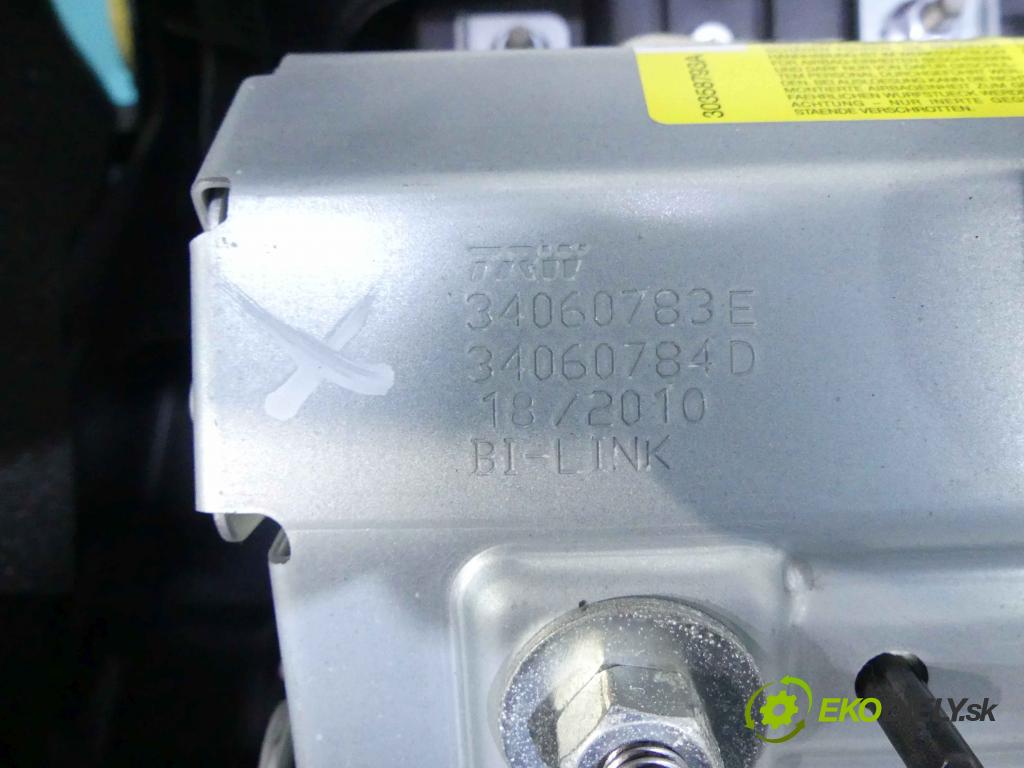 Hyundai I30 I 2007-2012 1.6 crdi 90 HP manual 66 kW 1582 cm3 5- kokpit,pristrojová doska rozdeľovacia