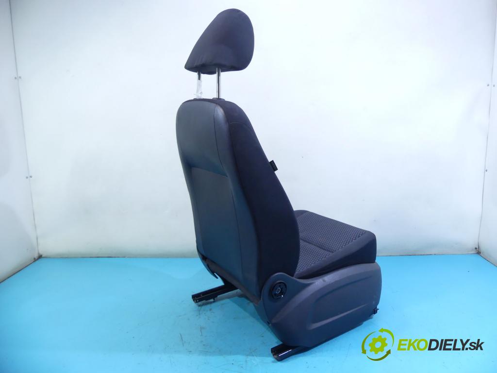 Vw Tiguan I 2007-2016 2.0 tdi 140 HP manual 103 kW 1968 cm3 5- Sedačka pravý  (Sedačky, sedadlá)