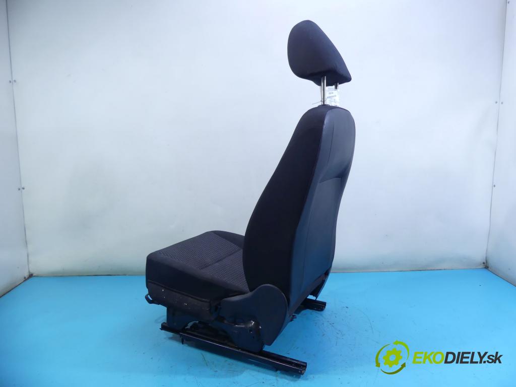 Vw Tiguan I 2007-2016 2.0 tdi 140 HP manual 103 kW 1968 cm3 5- Sedačka pravý  (Sedačky, sedadlá)