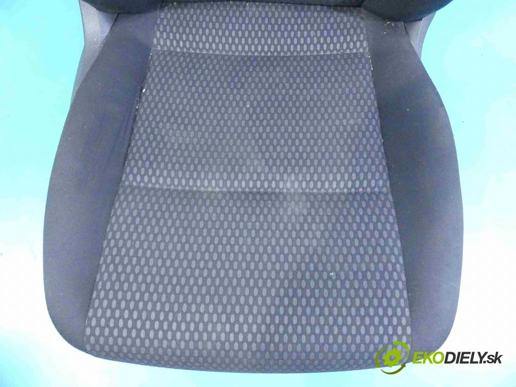 Vw Tiguan I 2007-2016 2.0 tdi 140 HP manual 103 kW 1968 cm3 5- Sedačka pravý  (Sedačky, sedadlá)