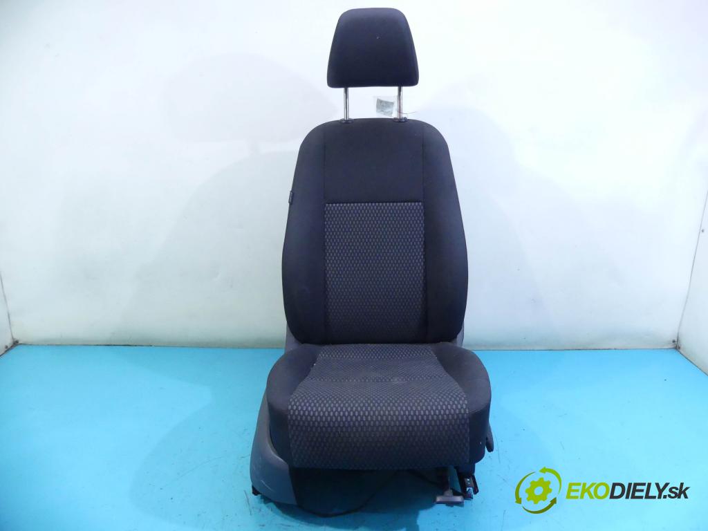 Vw Tiguan I 2007-2016 2.0 tdi 140 HP manual 103 kW 1968 cm3 5- Sedačka pravý  (Sedačky, sedadlá)