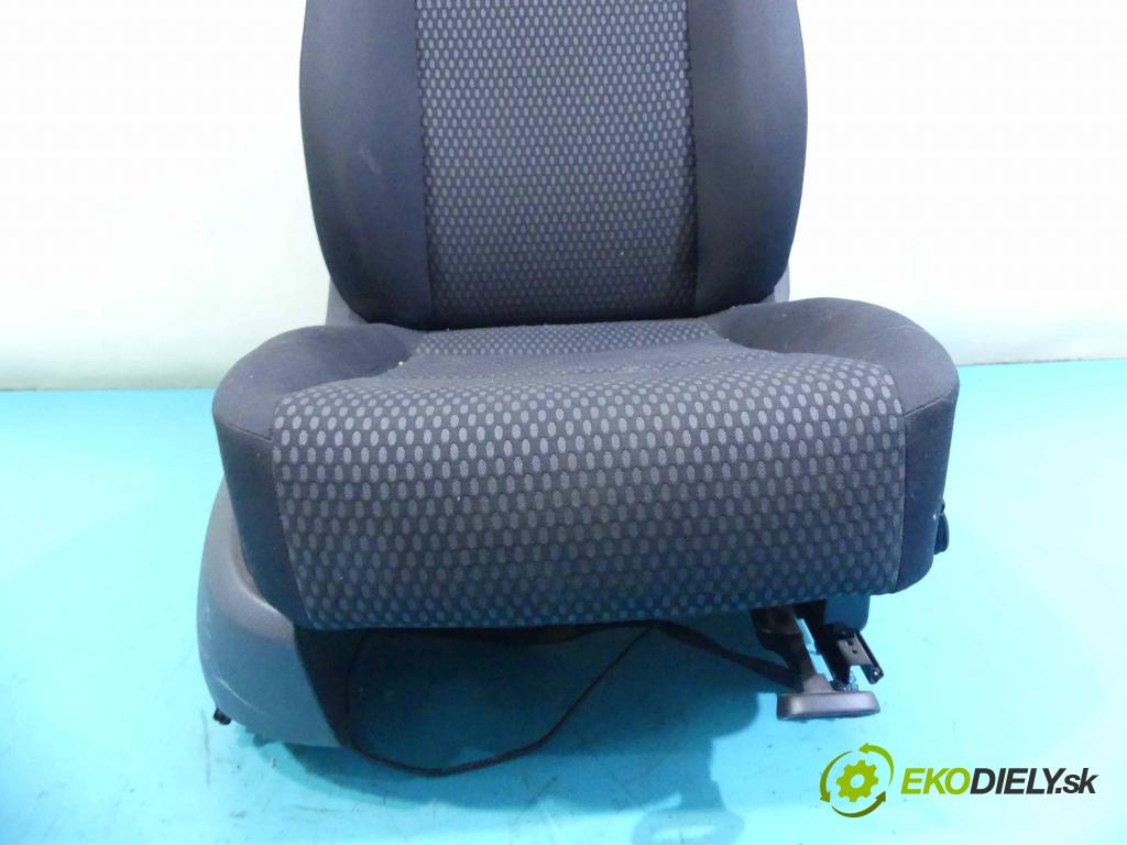 Vw Tiguan I 2007-2016 2.0 tdi 140 HP manual 103 kW 1968 cm3 5- Sedačka pravý  (Sedačky, sedadlá)