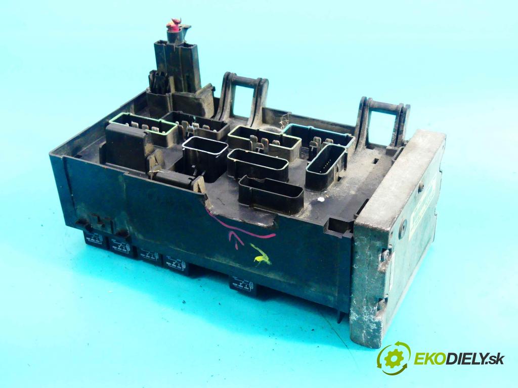 Chrysler Voyager IV 2000-2007 2.5 crdi 143 hp manual 105 kW 2499 cm3 5- skříňka pojistková 05144580AC (Pojistkové skříňky)