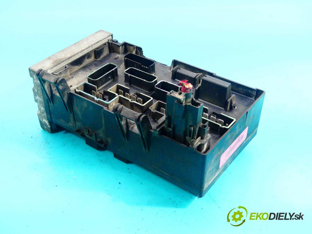 Chrysler Voyager IV 2000-2007 2.5 crdi 143 hp manual 105 kW 2499 cm3 5- skříňka pojistková 05144580AC (Pojistkové skříňky)