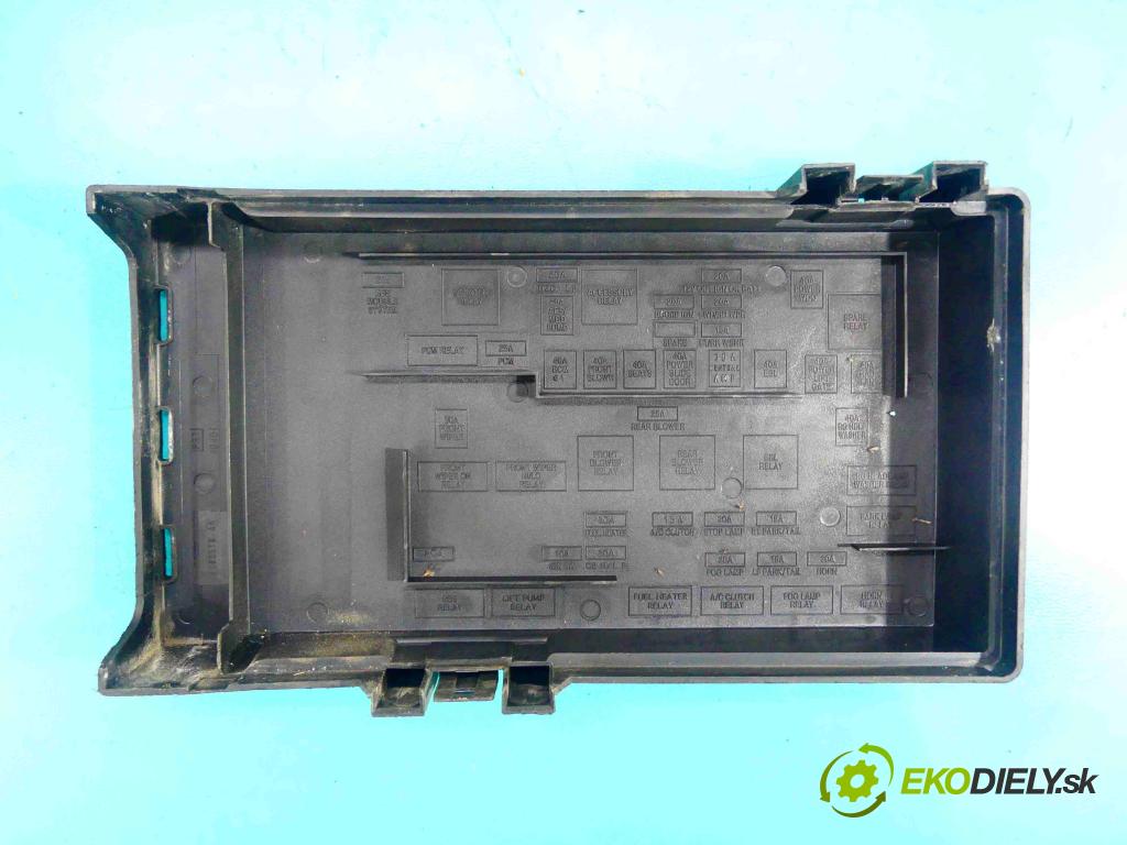 Chrysler Voyager IV 2000-2007 2.5 crdi 143 hp manual 105 kW 2499 cm3 5- skříňka pojistková 05144580AC (Pojistkové skříňky)