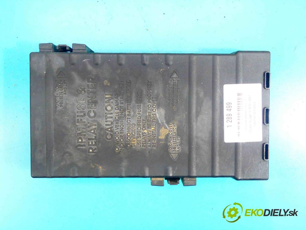 Chrysler Voyager IV 2000-2007 2.5 crdi 143 hp manual 105 kW 2499 cm3 5- skříňka pojistková 05144580AC (Pojistkové skříňky)