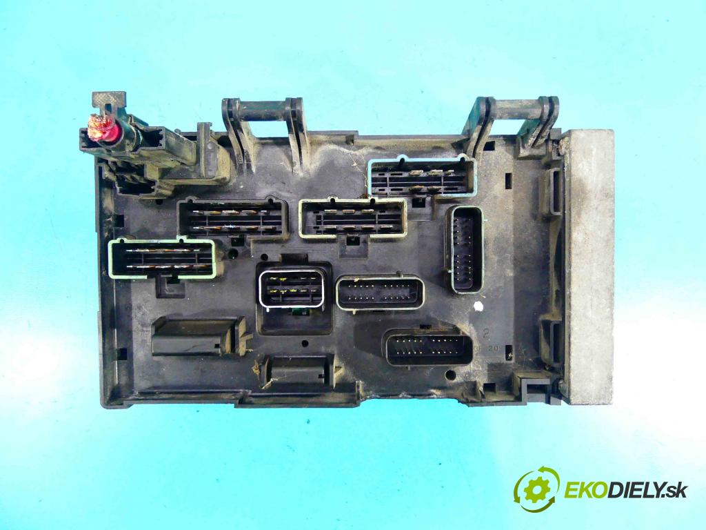 Chrysler Voyager IV 2000-2007 2.5 crdi 143 hp manual 105 kW 2499 cm3 5- skříňka pojistková 05144580AC (Pojistkové skříňky)