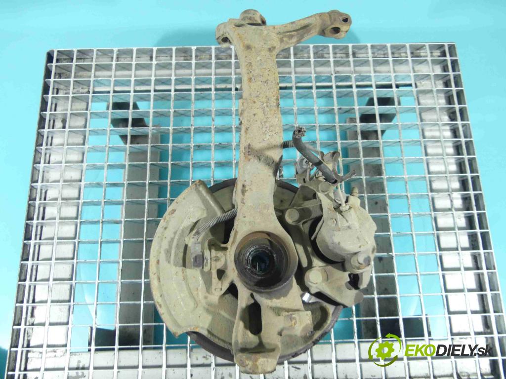 Audi A4 B5 1994-2001 1.8 T 150 HP manual 110 kW 1781 cm3 5- náboj pravé  (Náboje)