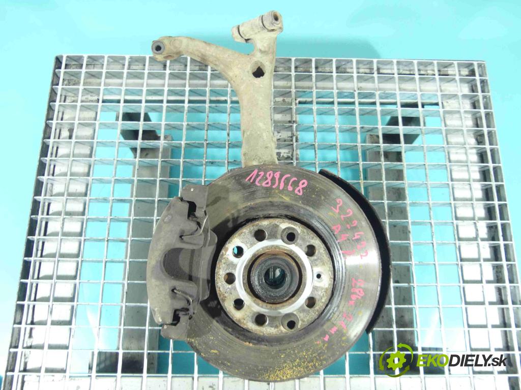 Audi A4 B5 1994-2001 1.8 T 150 HP manual 110 kW 1781 cm3 5- náboj pravé  (Náboje)