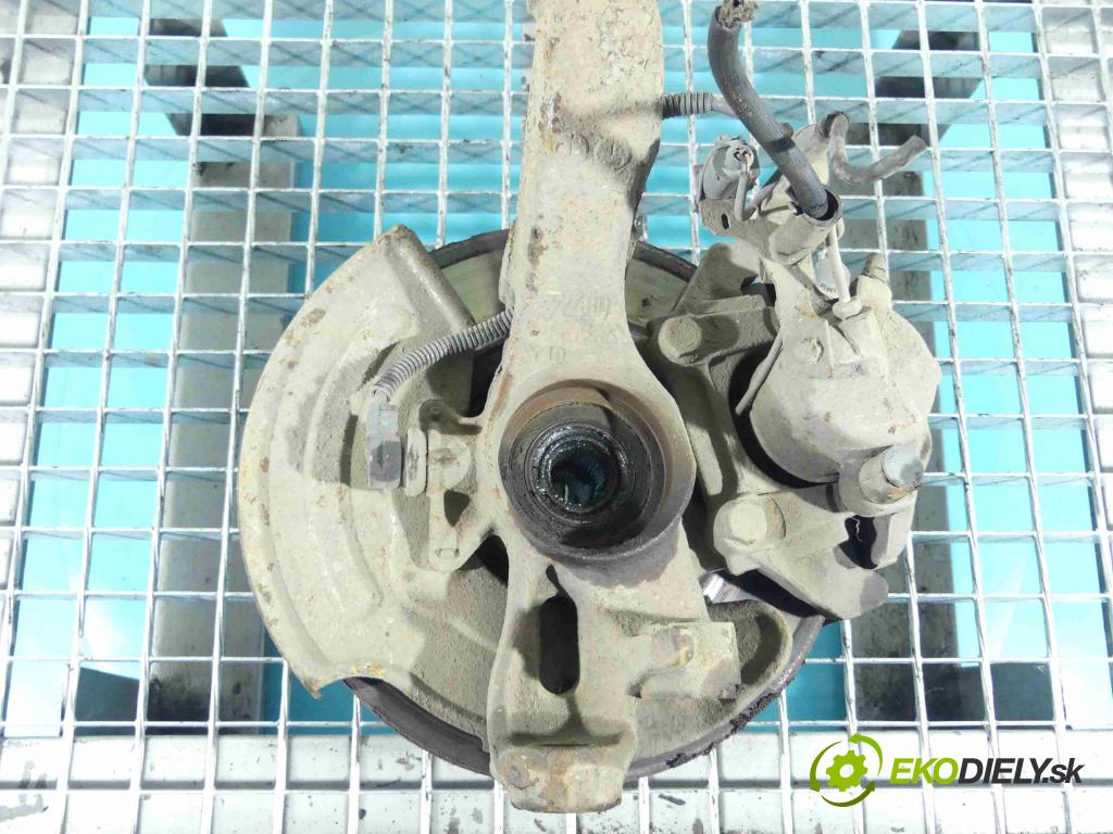 Audi A4 B5 1994-2001 1.8 T 150 HP manual 110 kW 1781 cm3 5- náboj pravé  (Náboje)