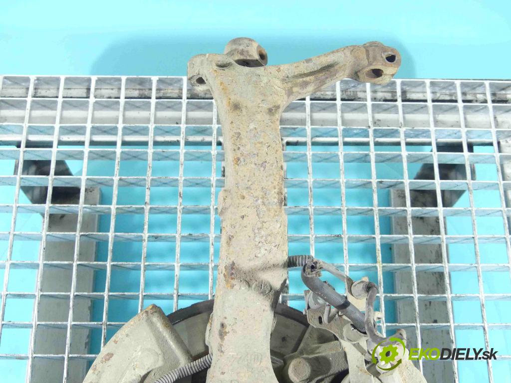 Audi A4 B5 1994-2001 1.8 T 150 HP manual 110 kW 1781 cm3 5- náboj pravé  (Náboje)