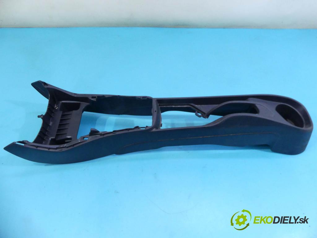 Toyota Yaris III 2011-2020 1.0 vvti 69KM manual 51 kW 998 cm3 5- operadlo 58910-0D290 (Lakťové opierky)