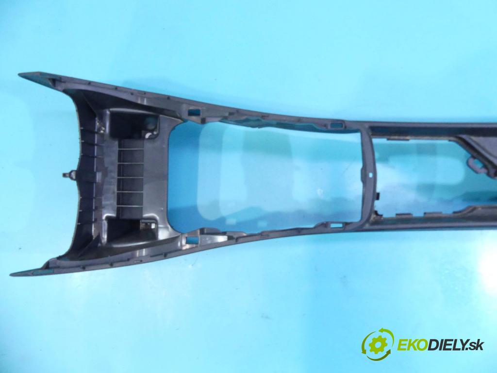 Toyota Yaris III 2011-2020 1.0 vvti 69KM manual 51 kW 998 cm3 5- operadlo 58910-0D290 (Lakťové opierky)