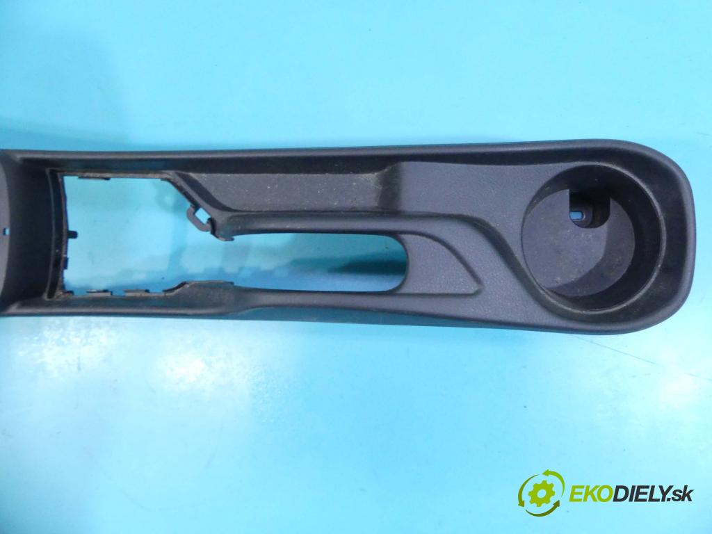 Toyota Yaris III 2011-2020 1.0 vvti 69KM manual 51 kW 998 cm3 5- operadlo 58910-0D290 (Lakťové opierky)