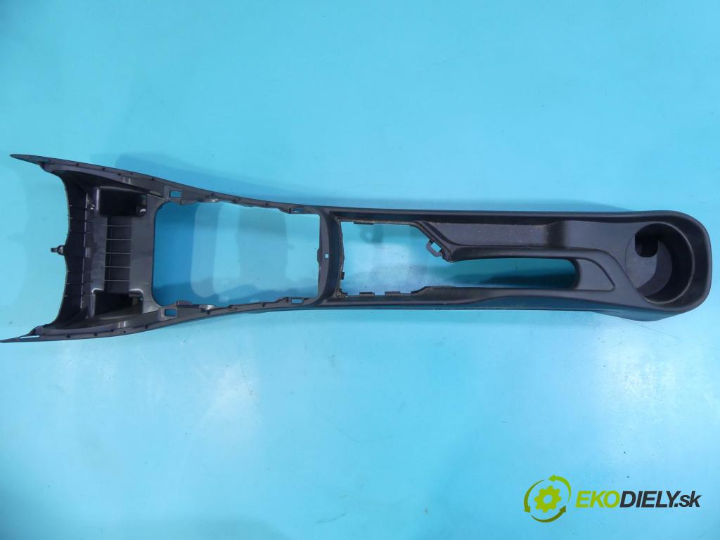 Toyota Yaris III 2011-2020 1.0 vvti 69KM manual 51 kW 998 cm3 5- operadlo 58910-0D290 (Lakťové opierky)