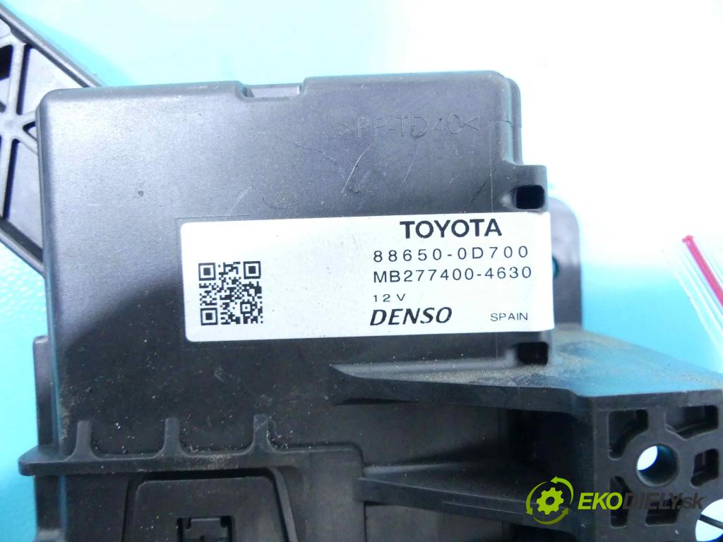 Toyota Yaris III 2011-2020 1.0 vvti 69KM manual 51 kW 998 cm3 5- modul řídící jednotka 88650-0D700 (Ostatní)