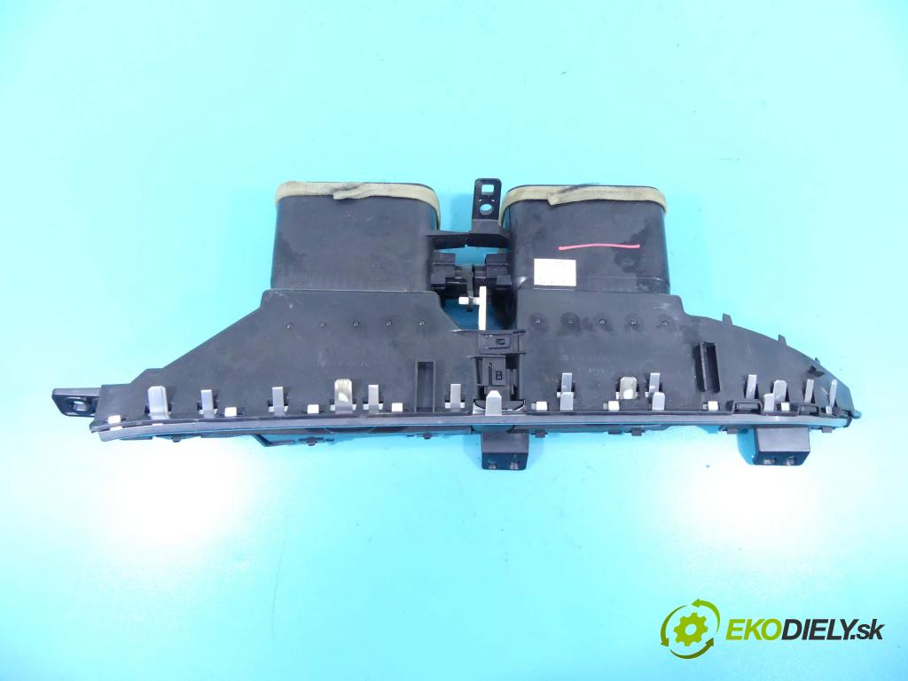 Toyota Yaris III 2011-2020 1.0 vvti 69KM manual 51 kW 998 cm3 5- Mřížka: kúrenia stredová 55670-0D240 (Mriežky kúrenia (fukáre))