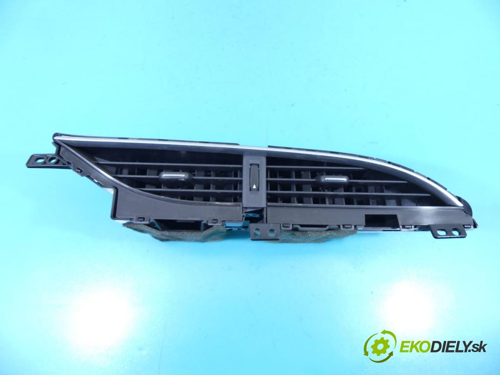 Toyota Yaris III 2011-2020 1.0 vvti 69KM manual 51 kW 998 cm3 5- Mřížka: kúrenia stredová 55670-0D240 (Mriežky kúrenia (fukáre))