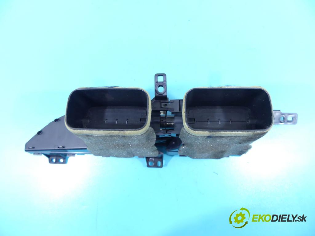 Toyota Yaris III 2011-2020 1.0 vvti 69KM manual 51 kW 998 cm3 5- Mřížka: kúrenia stredová 55670-0D240 (Mriežky kúrenia (fukáre))